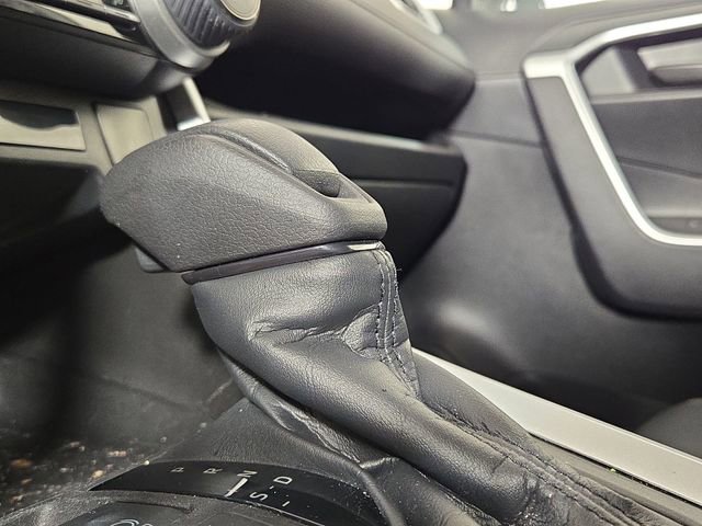 Used 2021 Toyota RAV4 LE AWD/4WD image 19