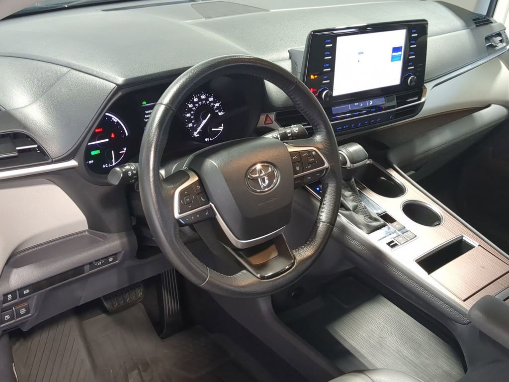 Used 2021 Toyota Sienna XLE FWD image 12