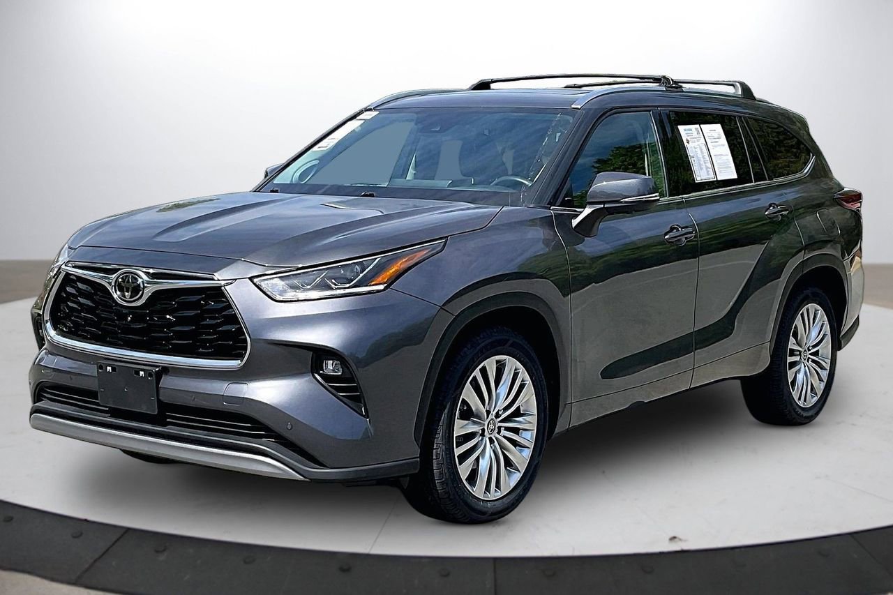 Used 2023 Toyota Highlander Platinum FWD image 4