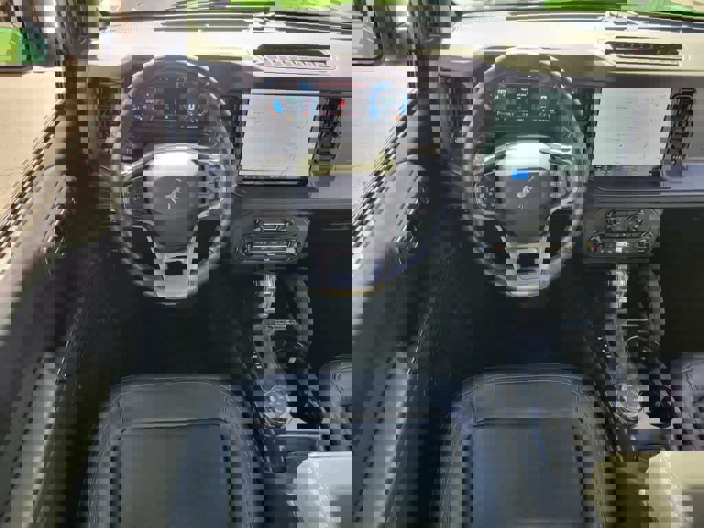 Used 2025 Ford Bronco Badlands image 13