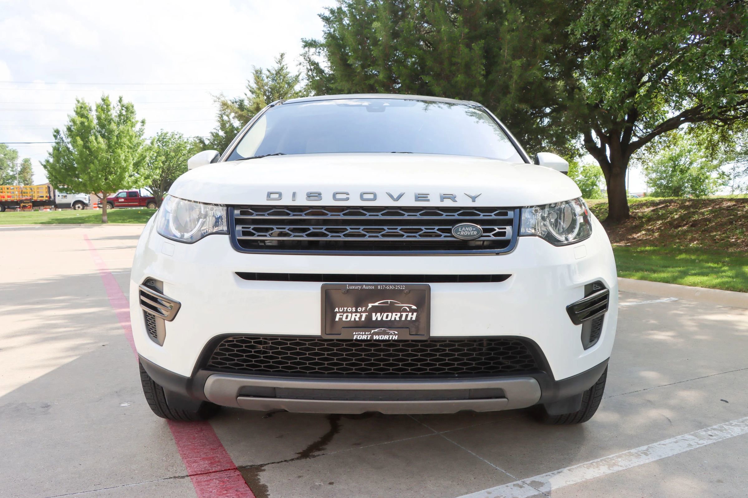 Used 2019 Land Rover Discovery Sport SE AWD/4WD image 2