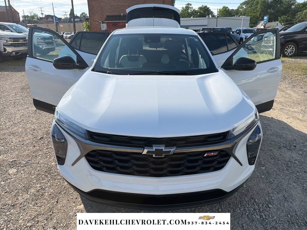 Used 2025 Chevrolet Trax RS w/ Driver Confidence Package FWD image 23