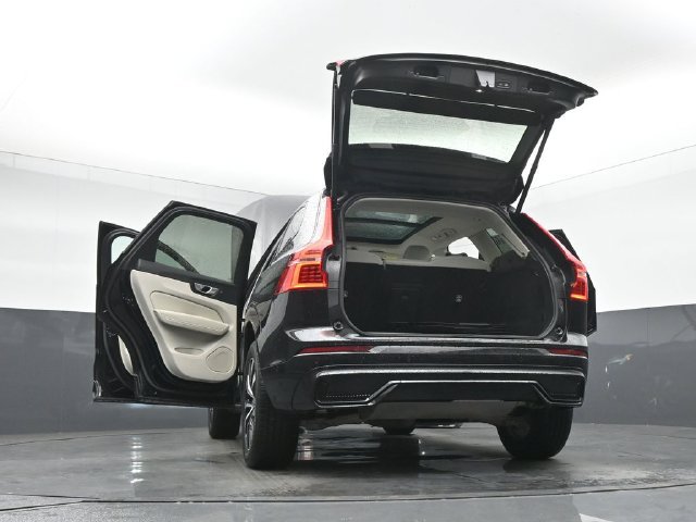 Used 2024 Volvo XC60 B5 Plus w/ Protection Package Premier AWD/4WD image 53