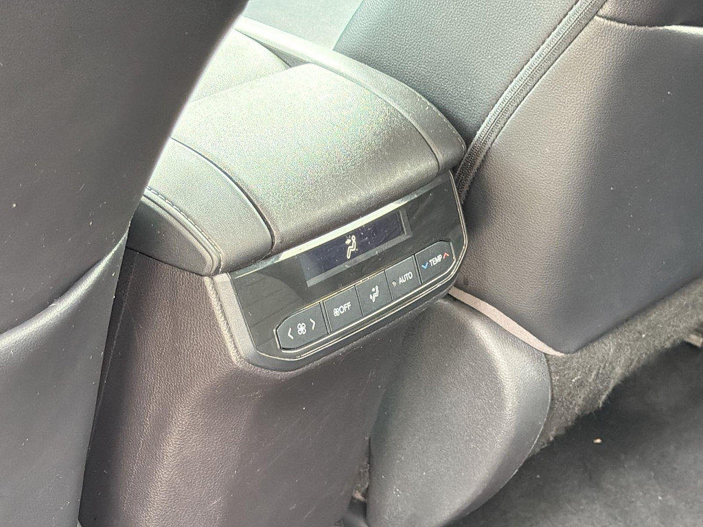 Used 2021 Toyota Highlander XLE AWD/4WD image 28