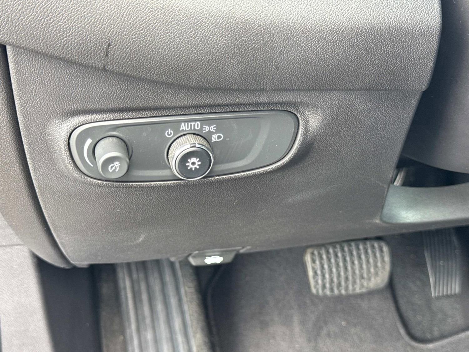 Used 2024 Chevrolet Equinox LT FWD image 29