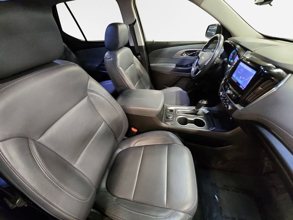 Used 2020 Chevrolet Traverse LT w/ LT Premium Package image 26