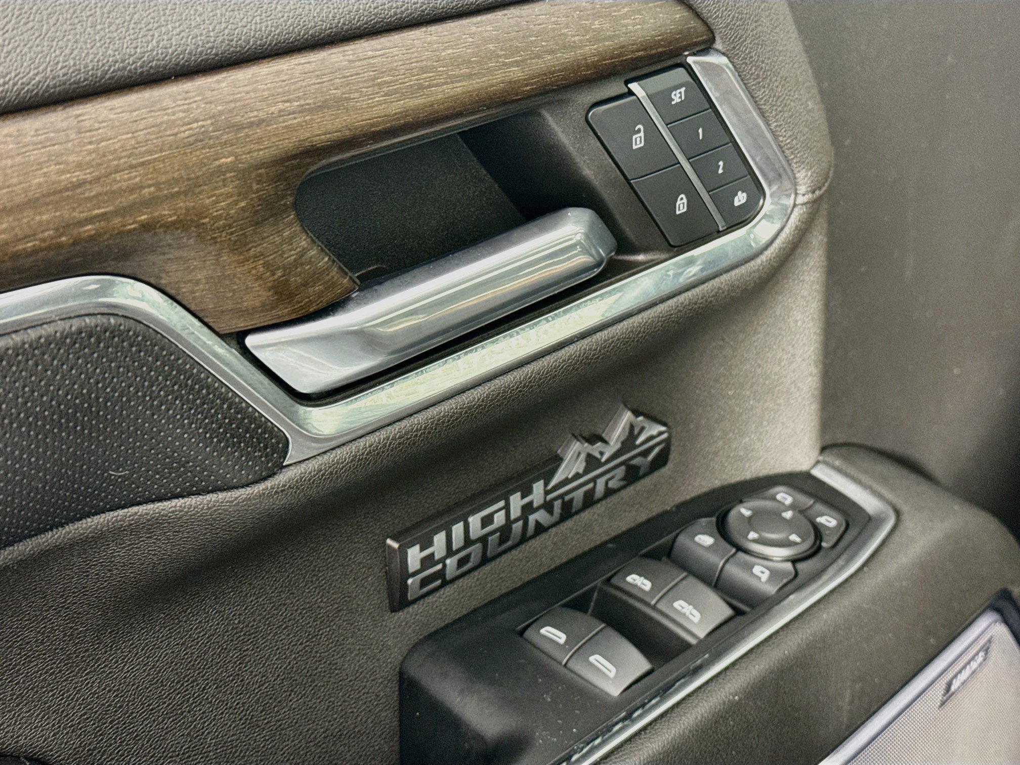 Used 2024 Chevrolet Silverado 1500 High Country w/ Z71 Off-Road Package AWD/4WD image 18