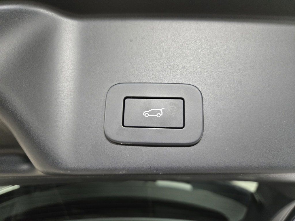 Used 2023 Land Rover Range Rover Evoque R-Dynamic SE image 47