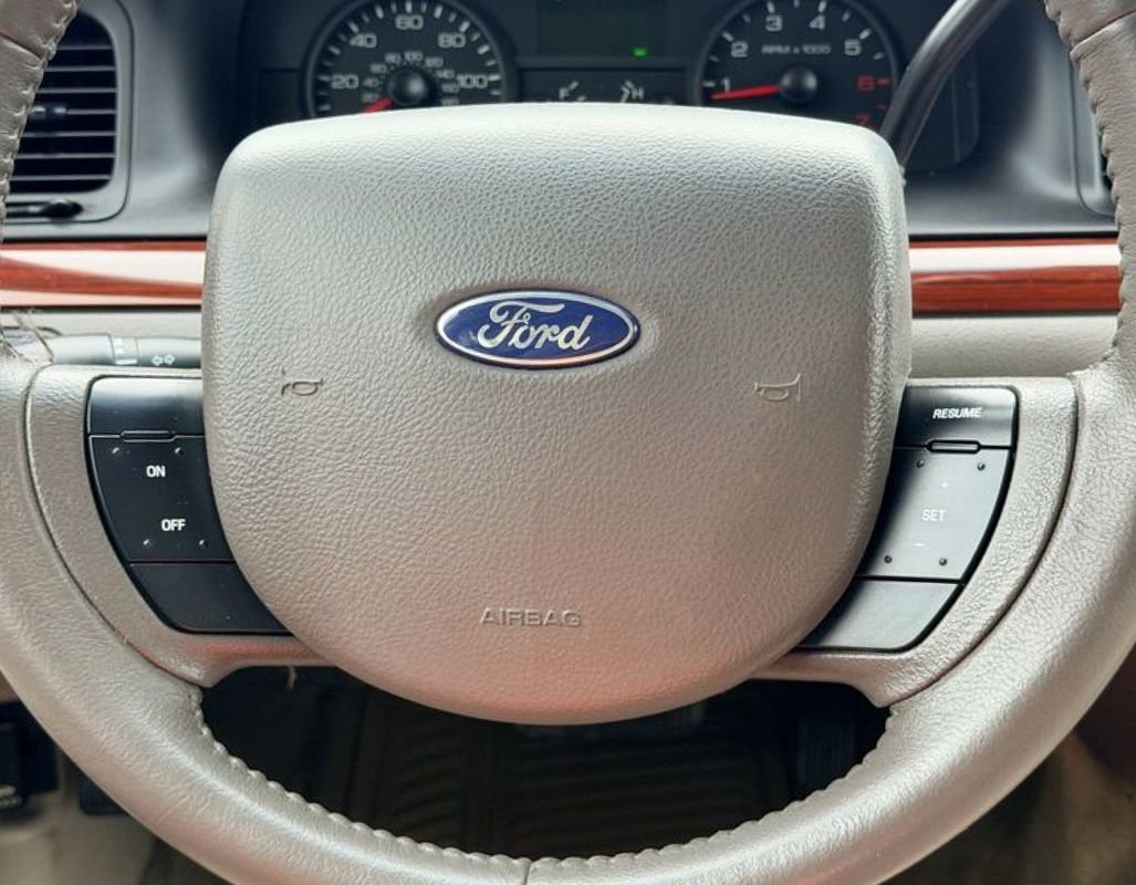 Used 2011 Ford Crown Victoria LX w/ Comfort Appearance Pkg RWD image 24