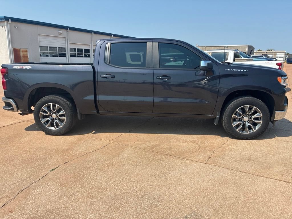 Used 2022 Chevrolet Silverado 1500 LT AWD/4WD image 4