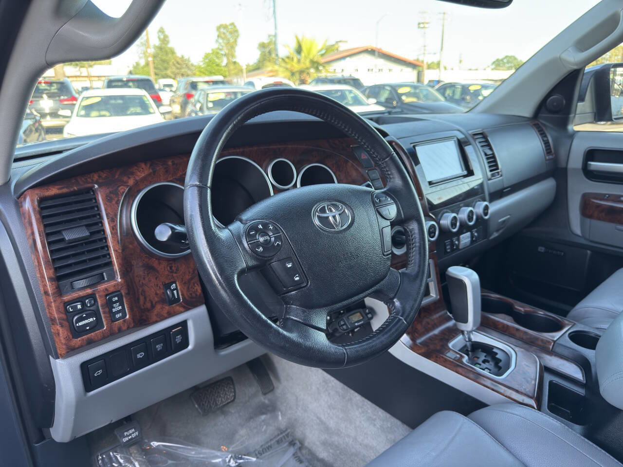 Used 2008 Toyota Sequoia Limited AWD/4WD image 9