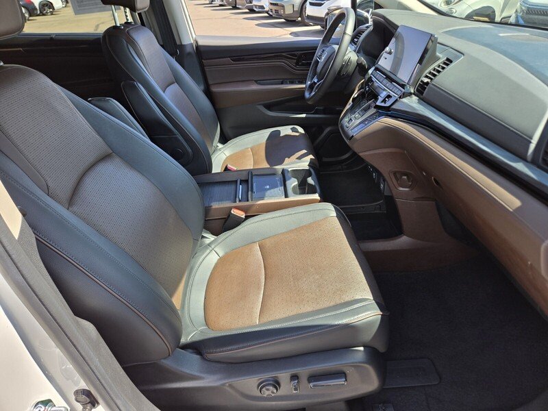 Used 2025 Honda Odyssey Elite image 17