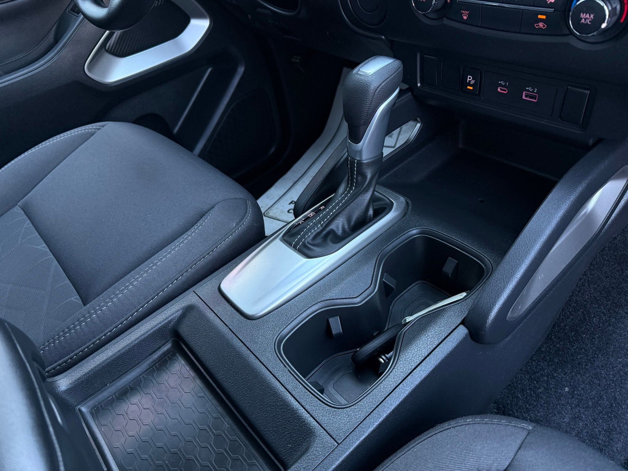 Used 2025 Nissan Frontier SV image 18