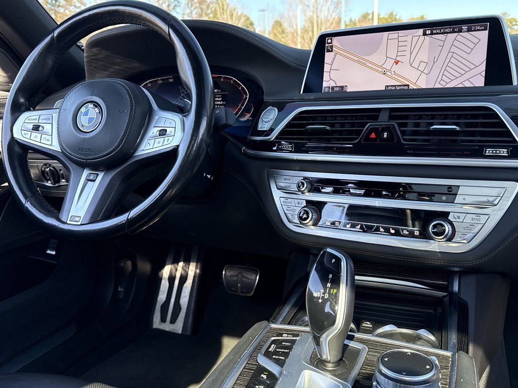 Used 2022 BMW 740i w/ M Sport Package RWD image 5