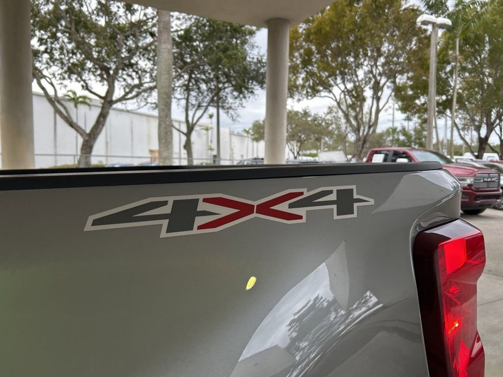 Used 2025 Chevrolet Silverado 3500 W/T image 18