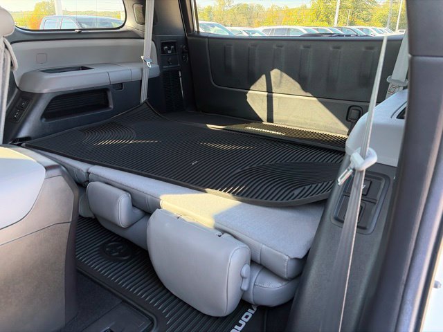 Used 2021 Toyota Sequoia Platinum AWD/4WD image 45