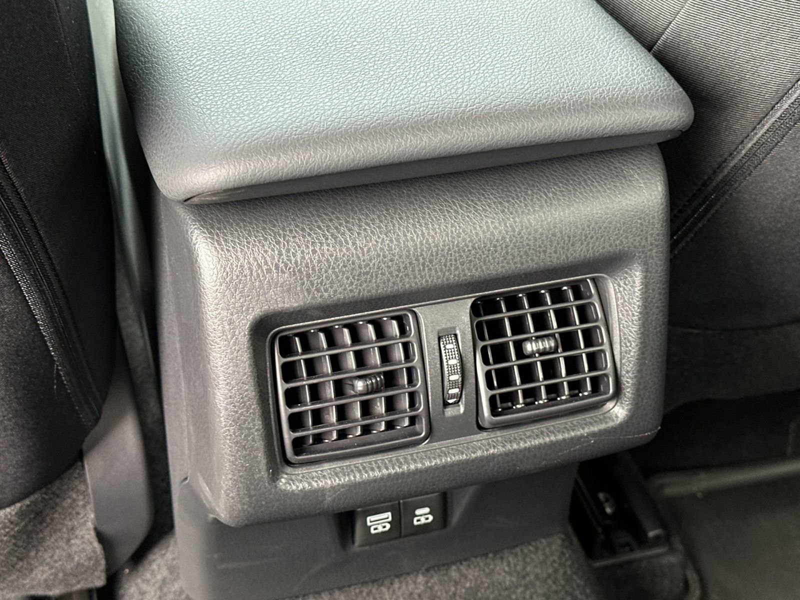 Used 2025 Toyota Camry LE w/ Convenience Package image 13