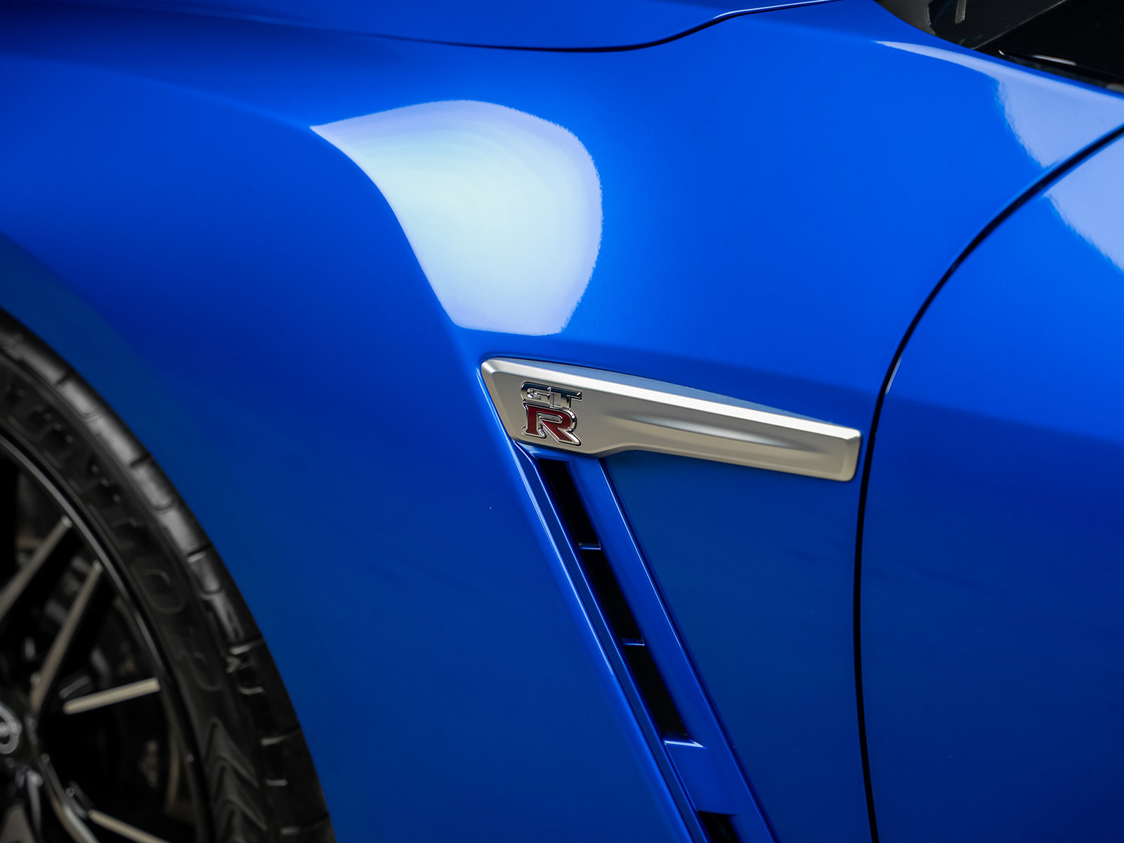 Used 2024 Nissan GT-R AWD/4WD image 25