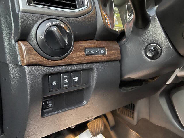 Used 2017 Nissan Titan Platinum Reserve image 14