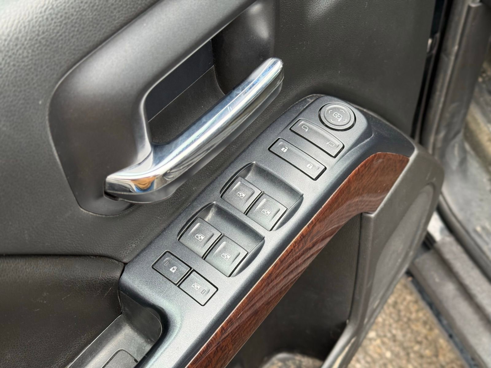 Used 2017 GMC Sierra 1500 SLE w/ SLE Value Package AWD/4WD image 16