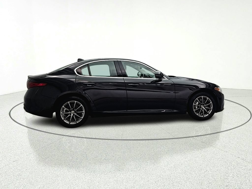 Used 2018 Alfa Romeo Giulia AWD image 8