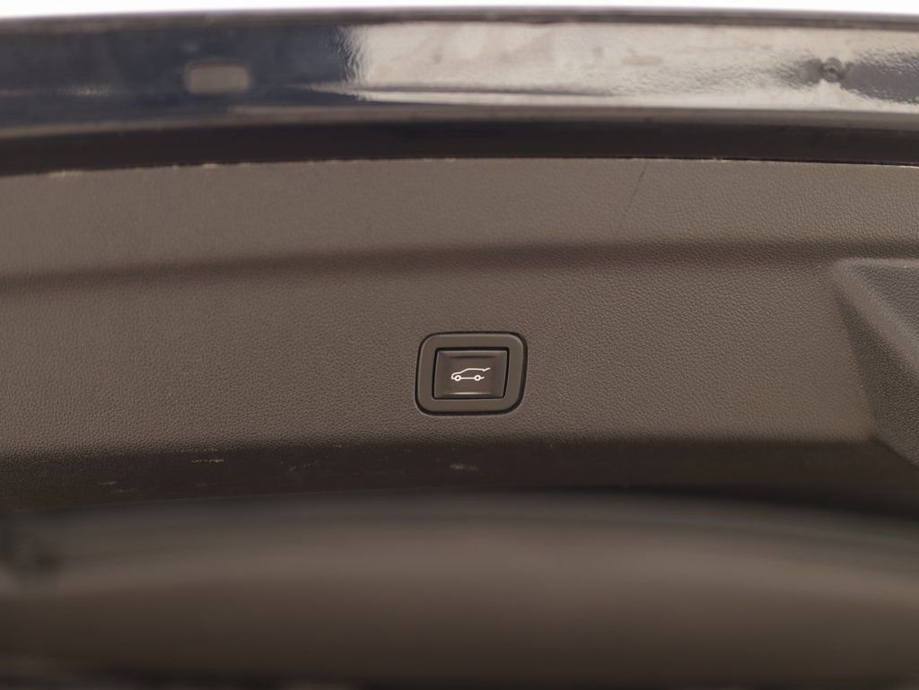 Used 2021 Chevrolet Suburban Premier image 35