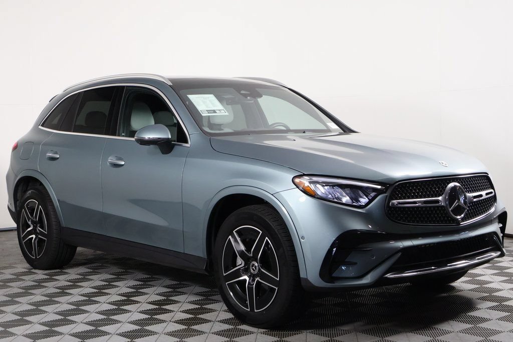 Used 2026 Mercedes-Benz GLC 300 image 3