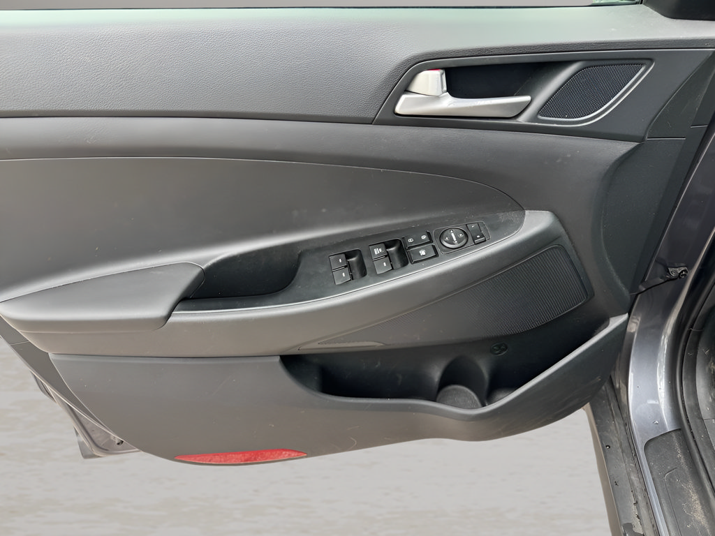 Used 2021 Hyundai Tucson SE w/ Cargo Package FWD image 16