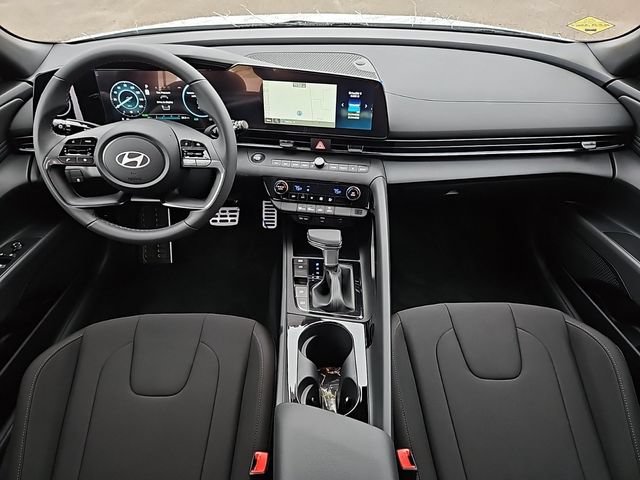 Used 2025 Hyundai Elantra SEL FWD image 9