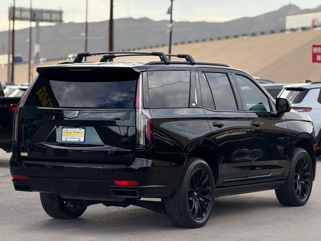 Used 2022 Cadillac Escalade Sport Platinum w/ LPO, ONYX Package image 7