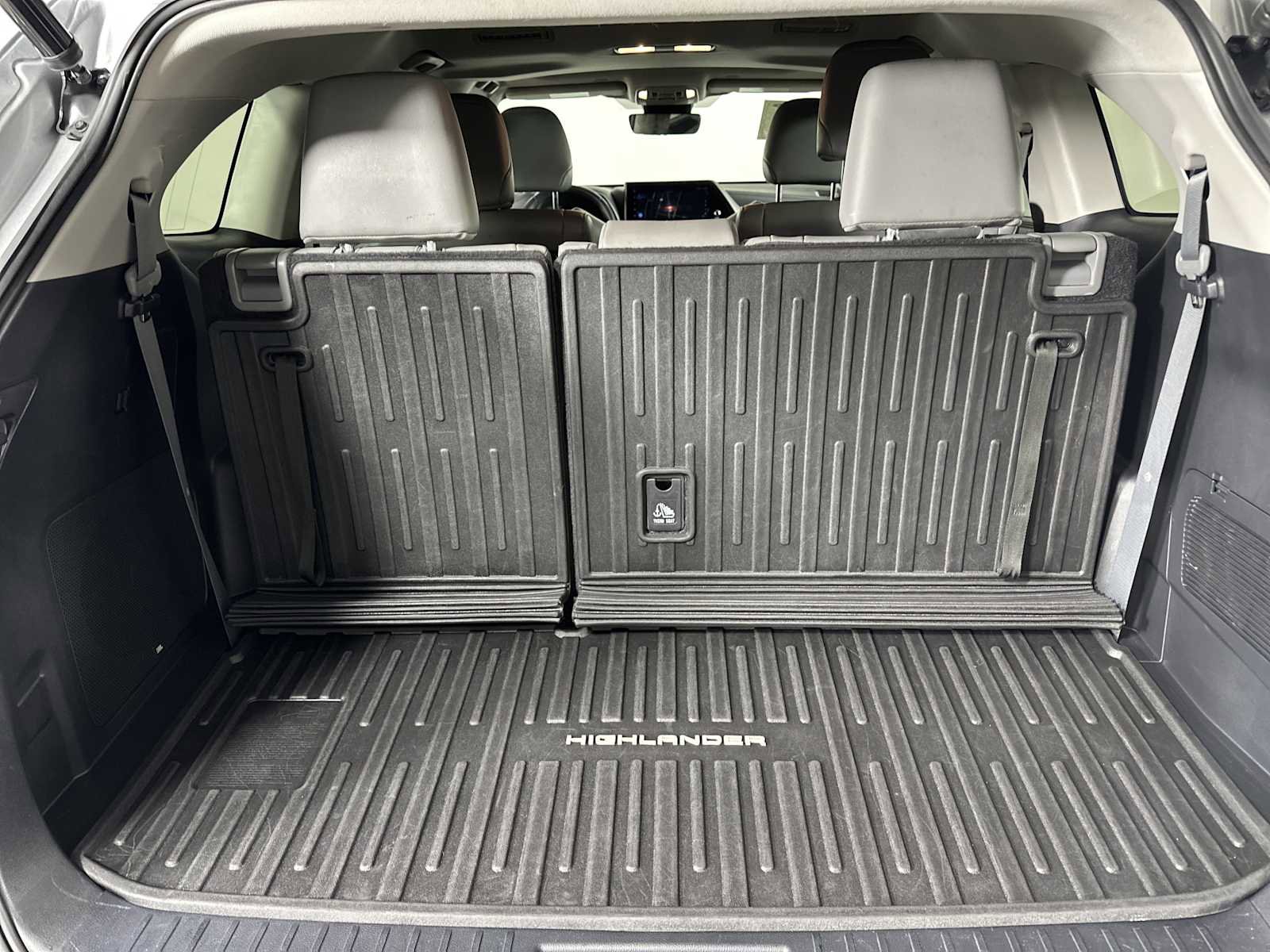 Used 2023 Toyota Highlander Limited image 38