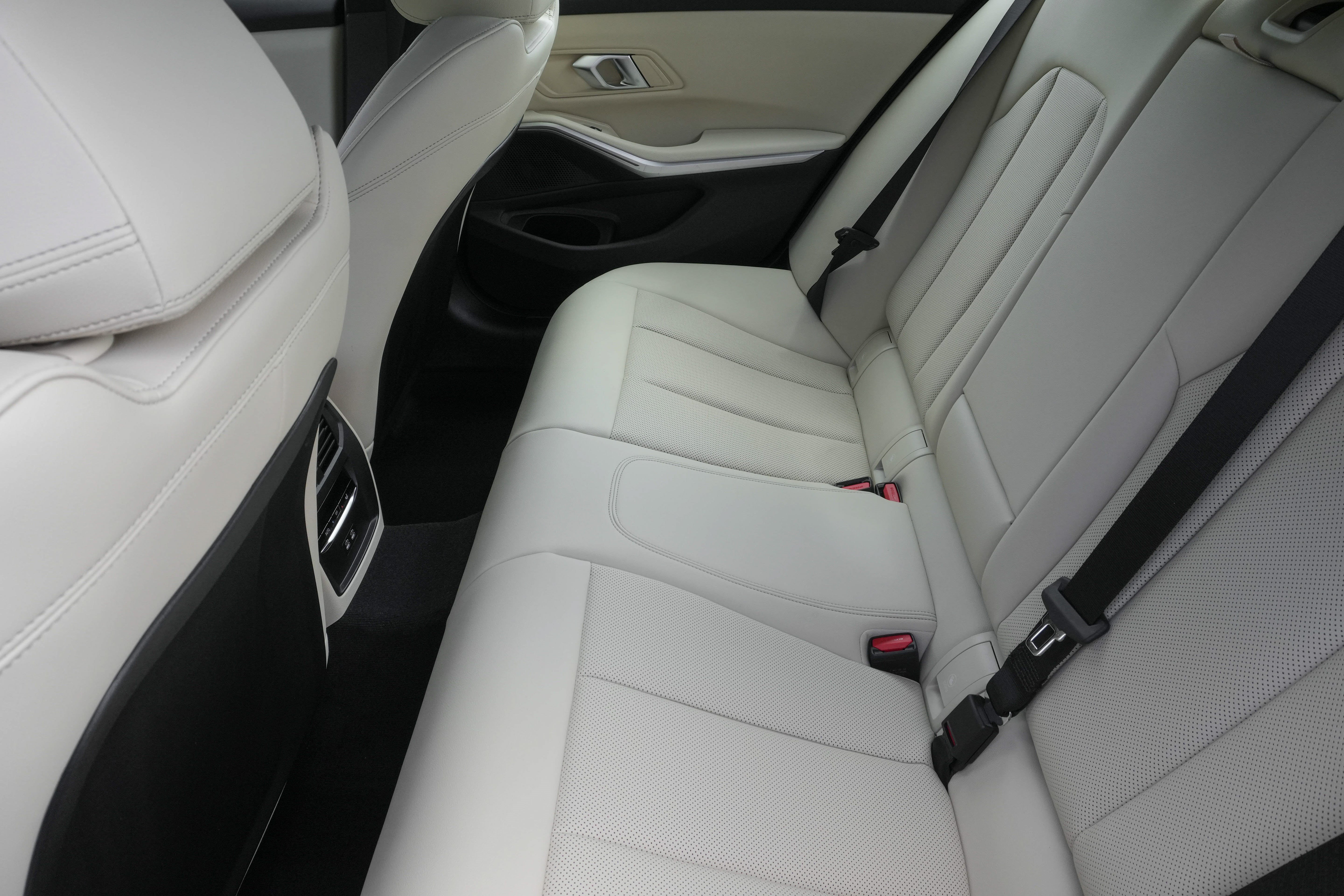 Certified 2025 BMW 330i Sedan RWD image 36