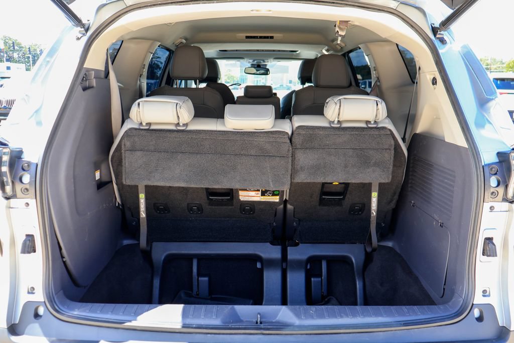 Used 2021 Toyota Sienna XLE FWD image 28