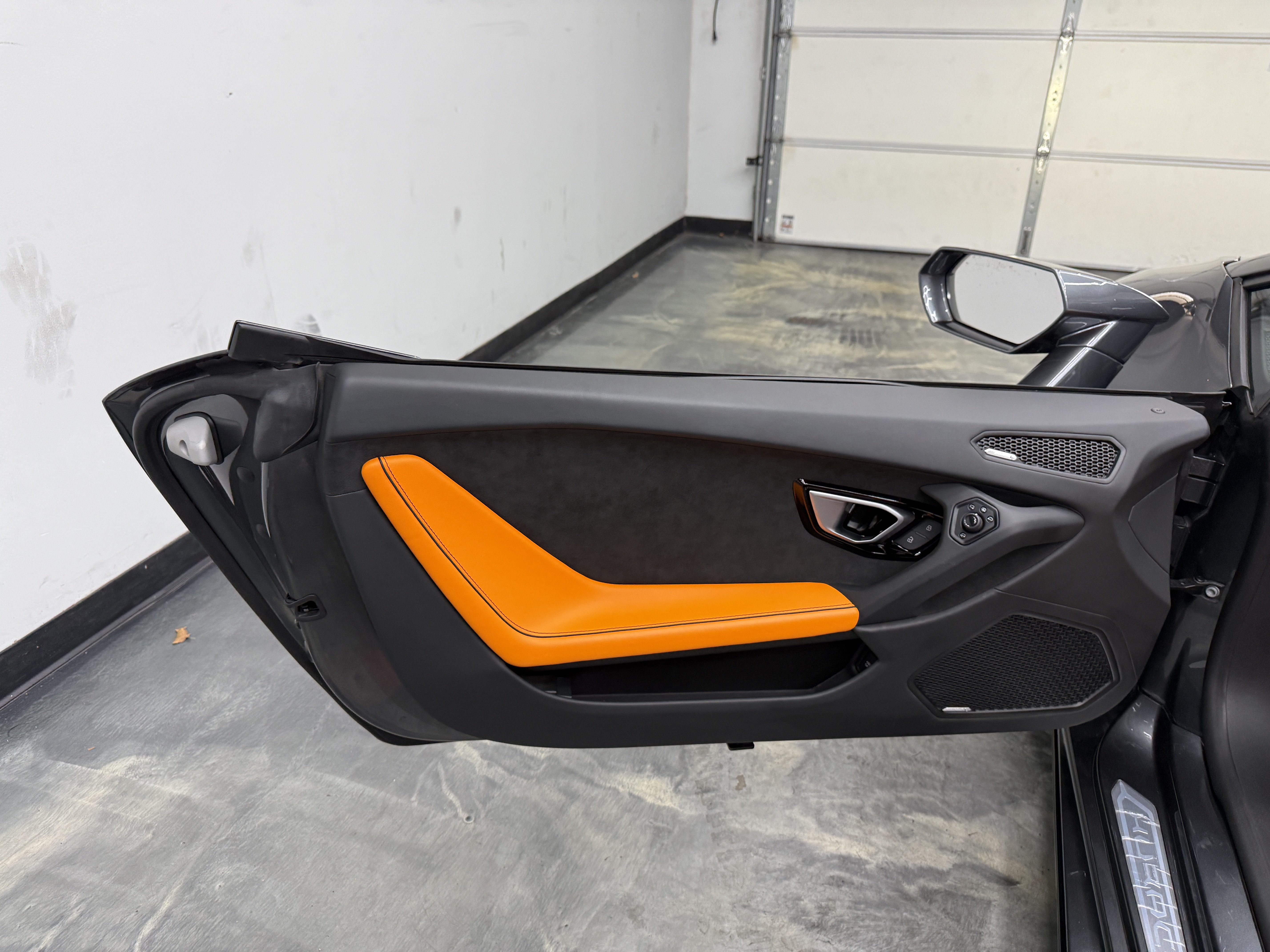 Used 2023 Lamborghini Huracan EVO RWD image 10