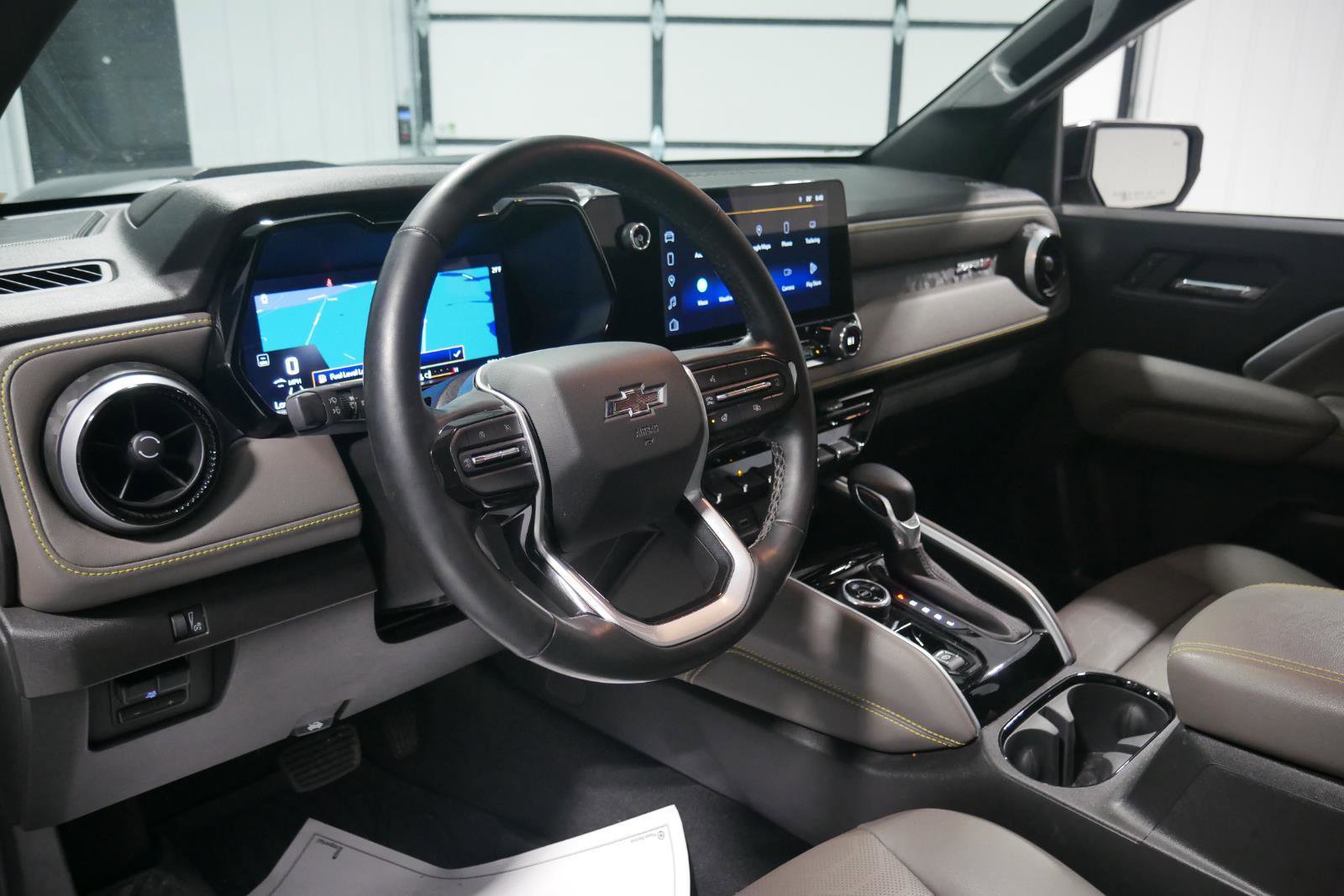 Used 2023 Chevrolet Colorado ZR2 w/ ZR2 Convenience Package III image 9