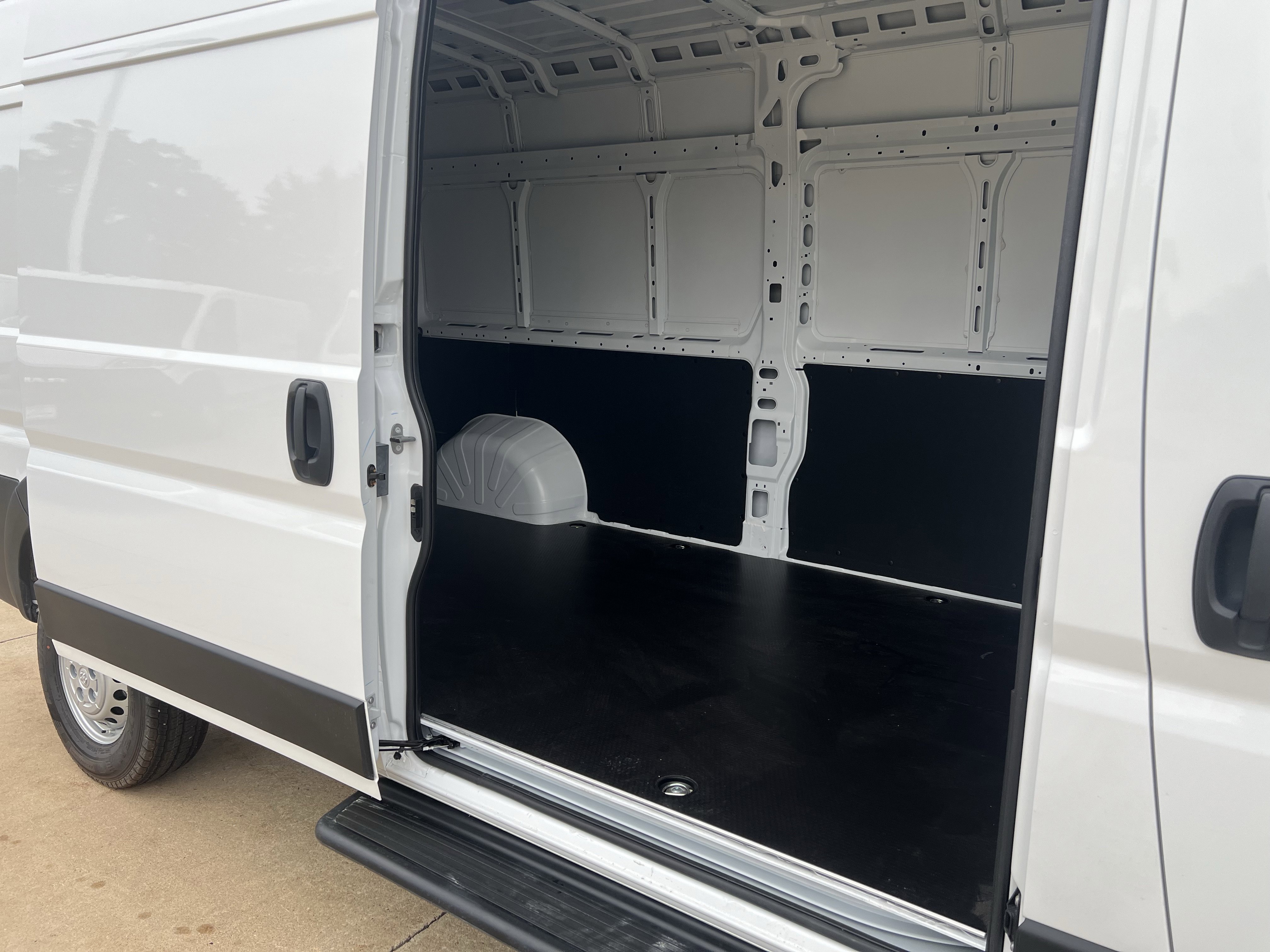 New 2026 RAM ProMaster 2500 w/ Convenience Group image 9