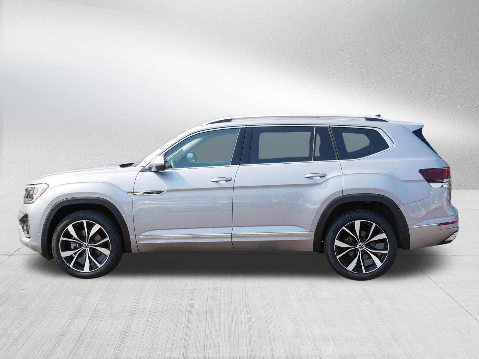 Certified 2026 Volkswagen Atlas SEL Premium R-Line AWD/4WD image 4