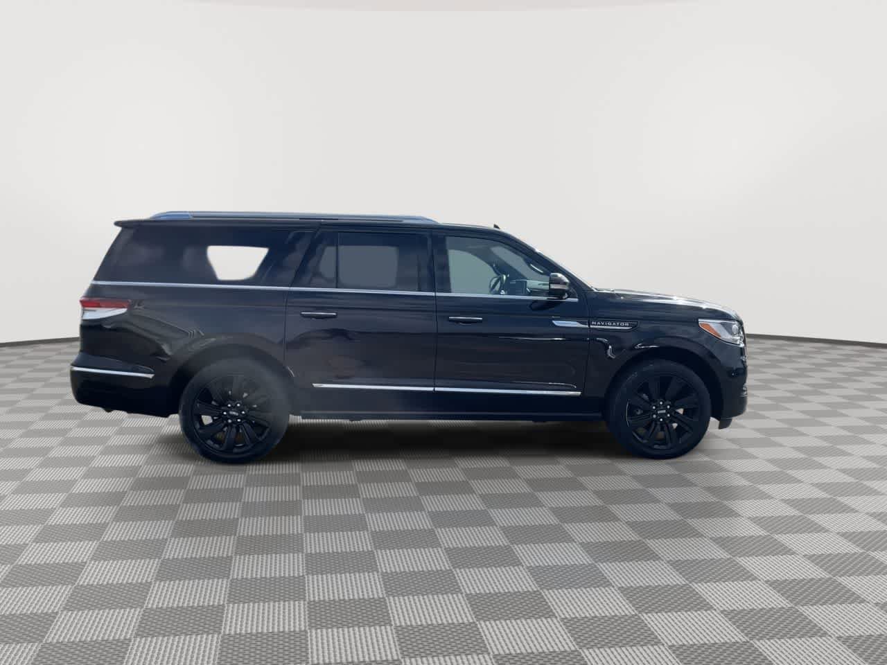 Used 2024 Lincoln Navigator L Reserve image 9