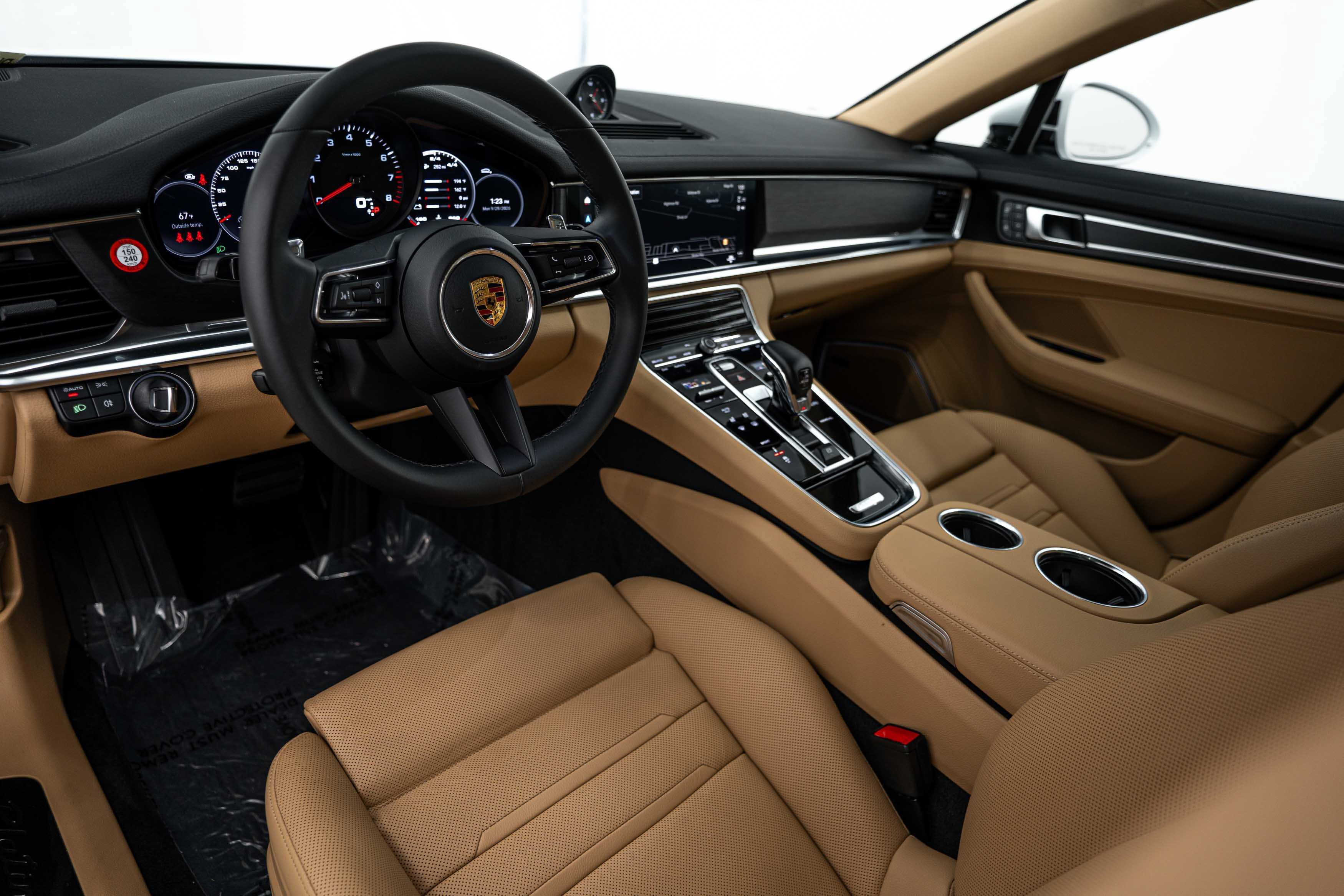 Certified 2022 Porsche Panamera 4 Platinum Edition AWD/4WD image 4