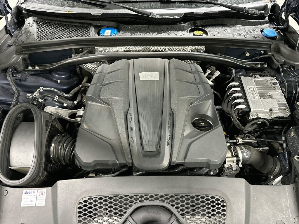 Certified 2019 Porsche Macan S AWD/4WD image 31