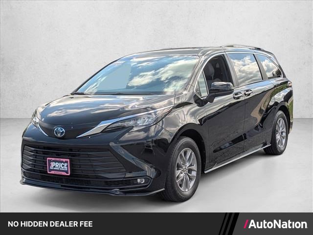 Used 2025 Toyota Sienna XLE FWD image 1