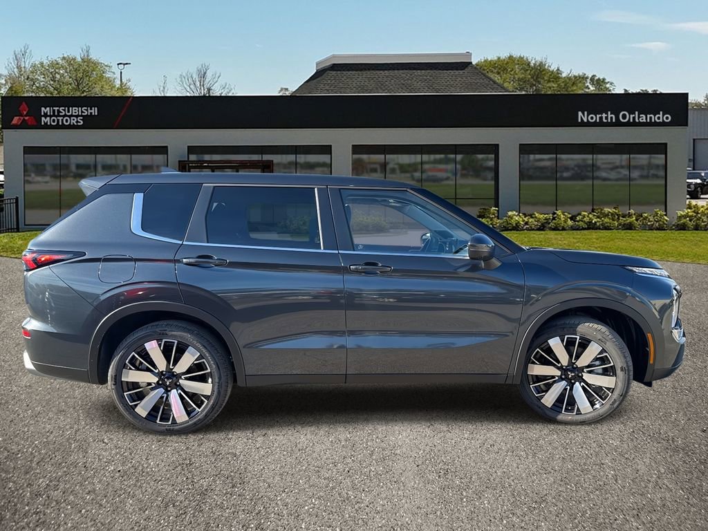 New 2026 Mitsubishi Outlander SEL image 7