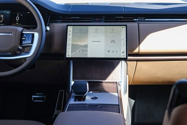New 2025 Land Rover Range Rover SE image 15