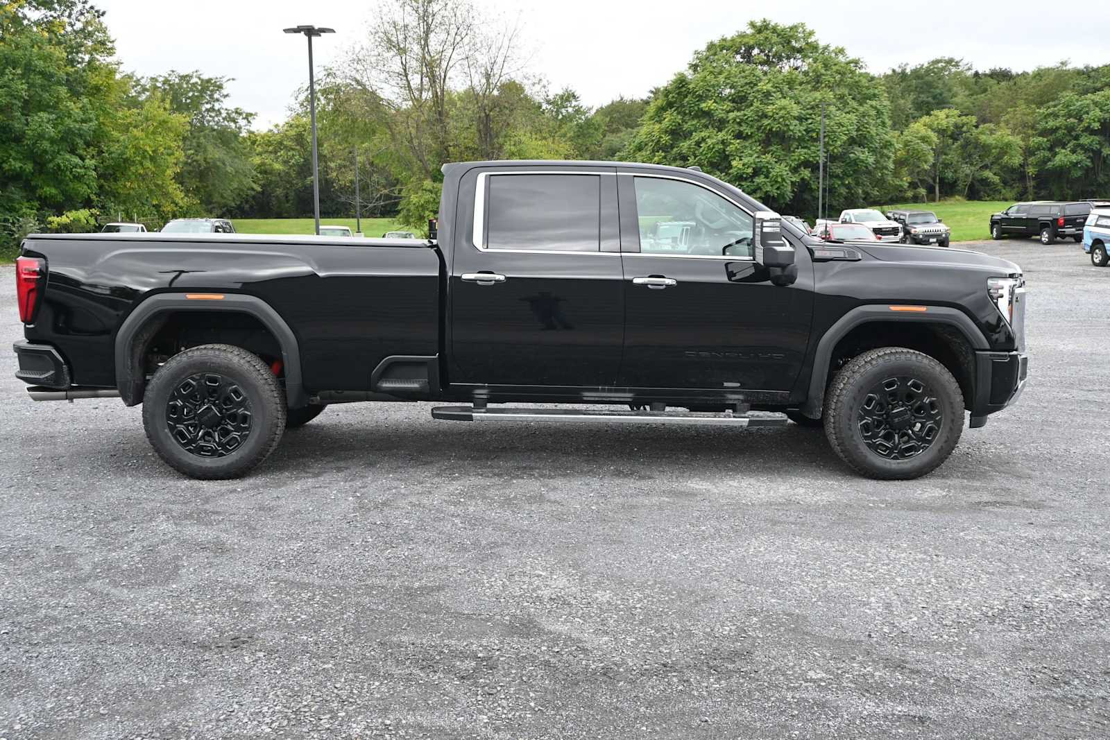 New 2026 GMC Sierra 3500 Denali w/ Technology Package AWD/4WD image 2