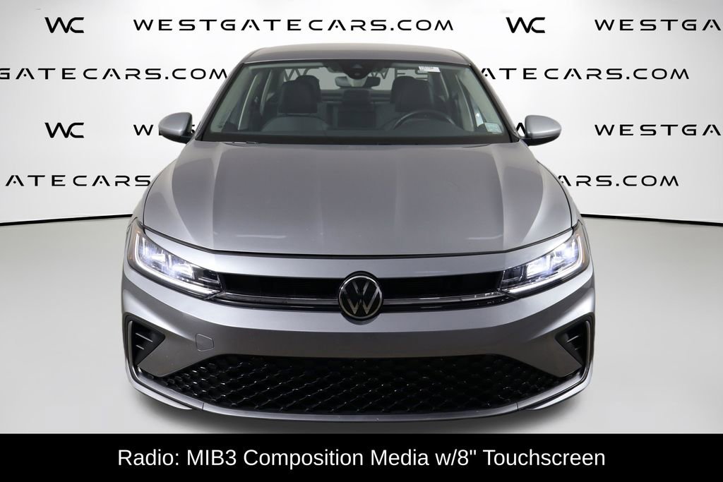 Used 2025 Volkswagen Jetta SE image 2