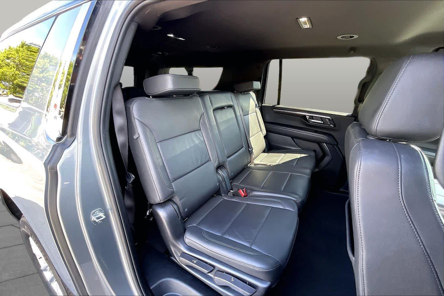 Used 2025 Chevrolet Suburban LT AWD/4WD image 26