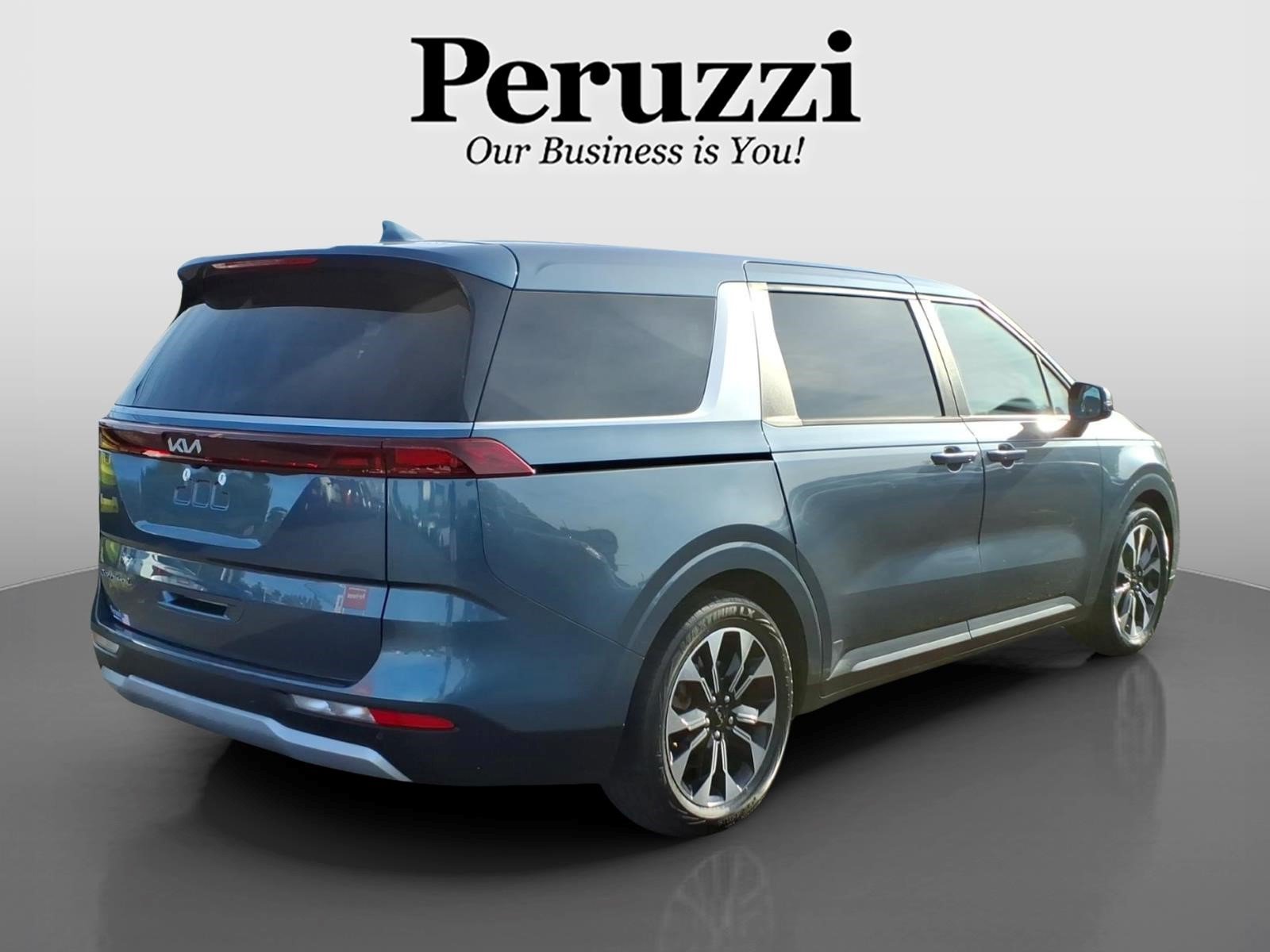 Used 2022 Kia Carnival EX FWD image 3