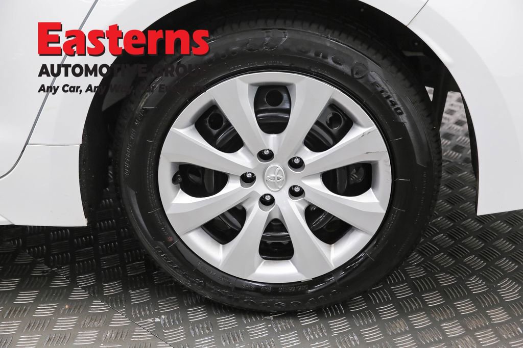 Used 2025 Toyota Corolla LE image 33