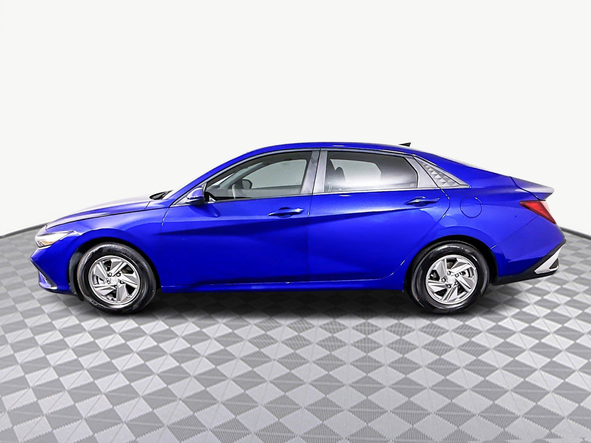 Used 2025 Hyundai Elantra SE image 6