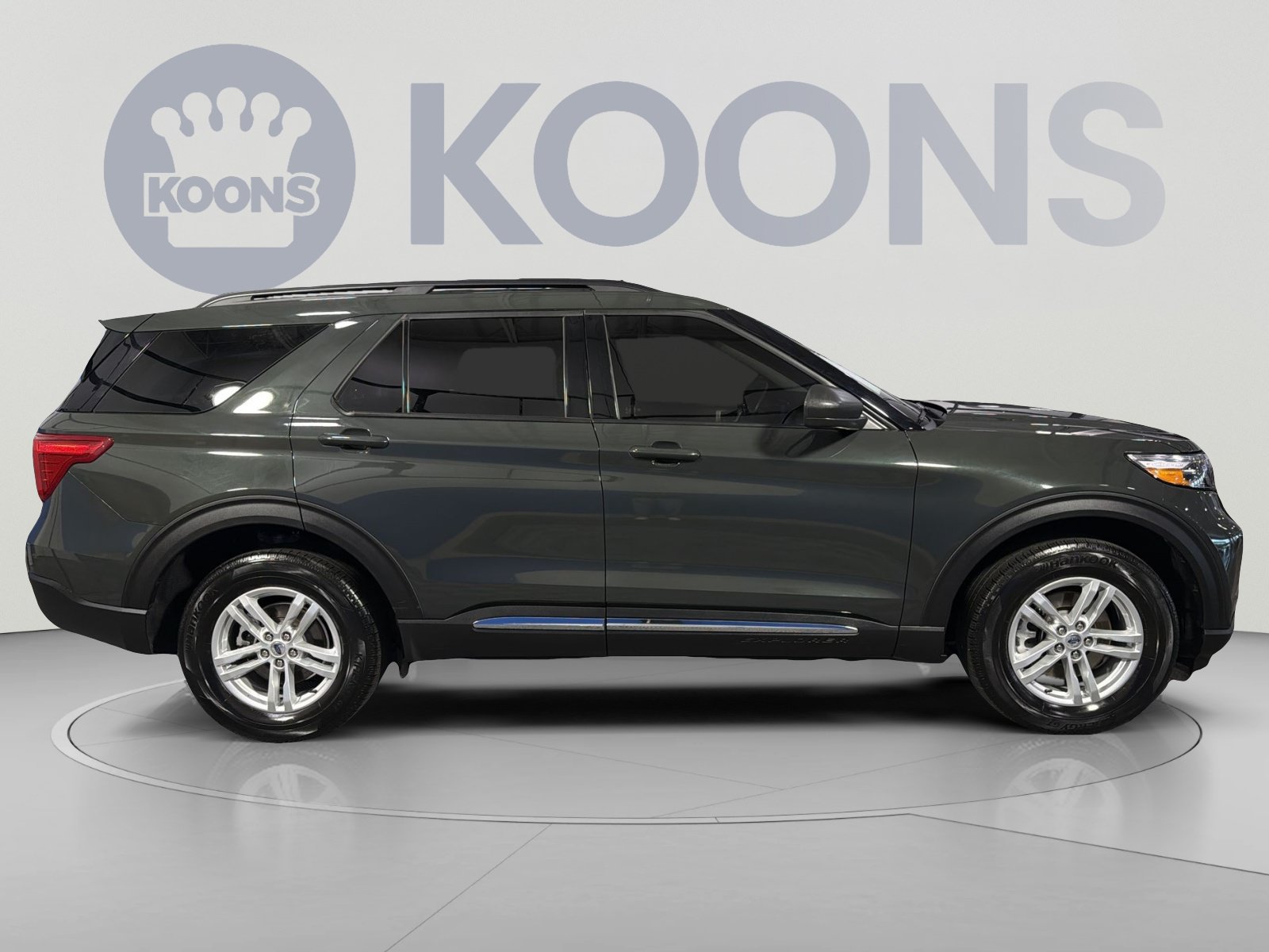 Used 2024 Ford Explorer XLT w/ Equipment Group 202A AWD/4WD image 8